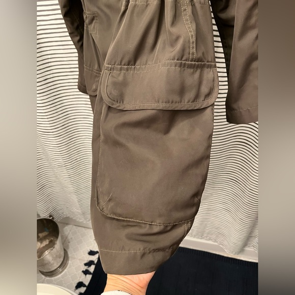 Gap Olive Green Windbreaker Rain Jacket with Pockets and Cinched Waist - Picture 6 of 8
